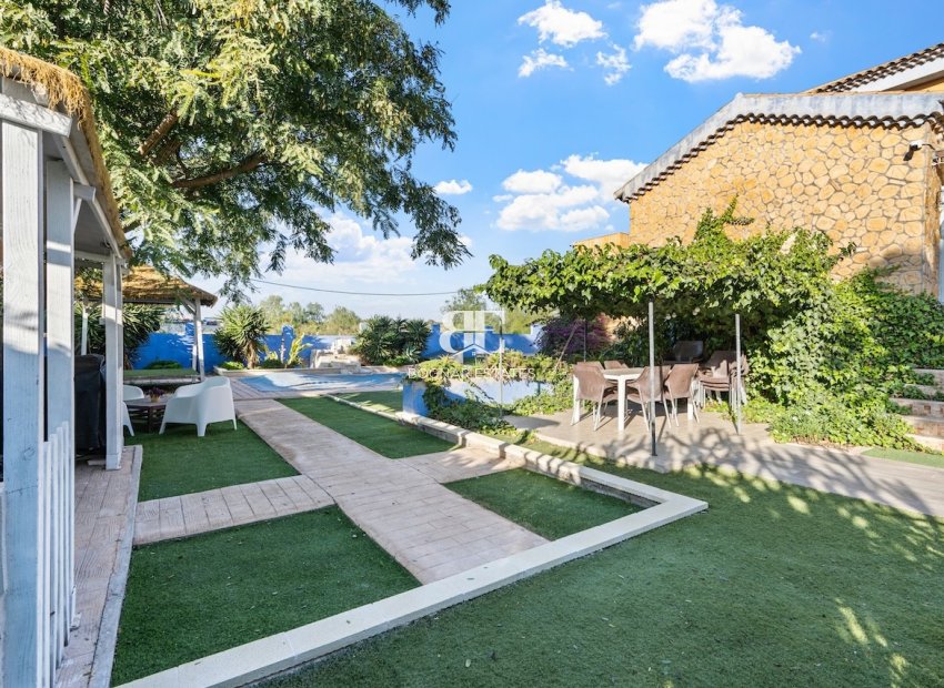 Resale - Villa -
Santa Pola - El Poble Llevanti