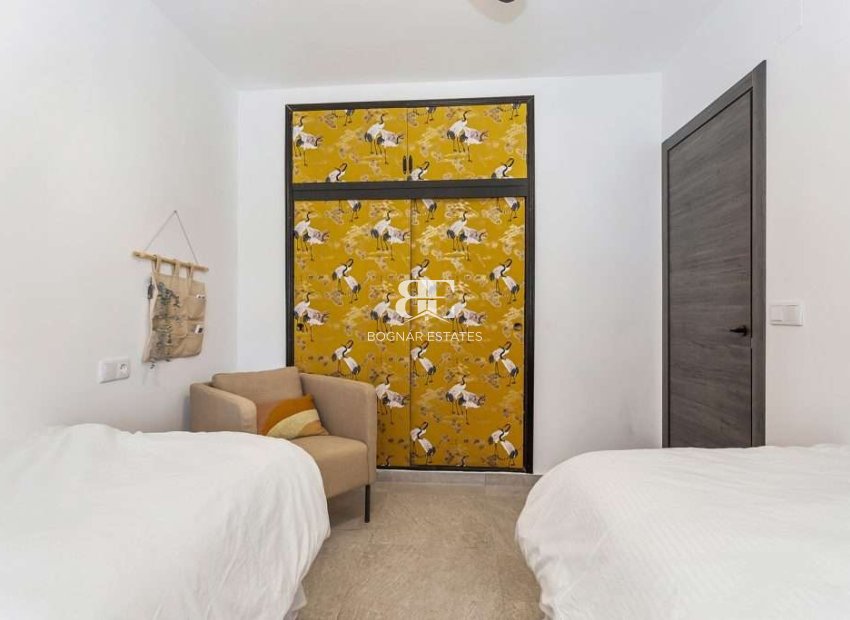 Resale - Villa / Semi-detached Villa -
Torrevieja - Torreta Florida