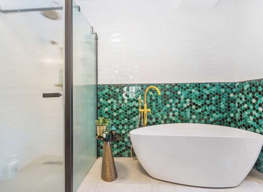 Resale - Villa / Semi-detached Villa -
Torrevieja - Torreta Florida