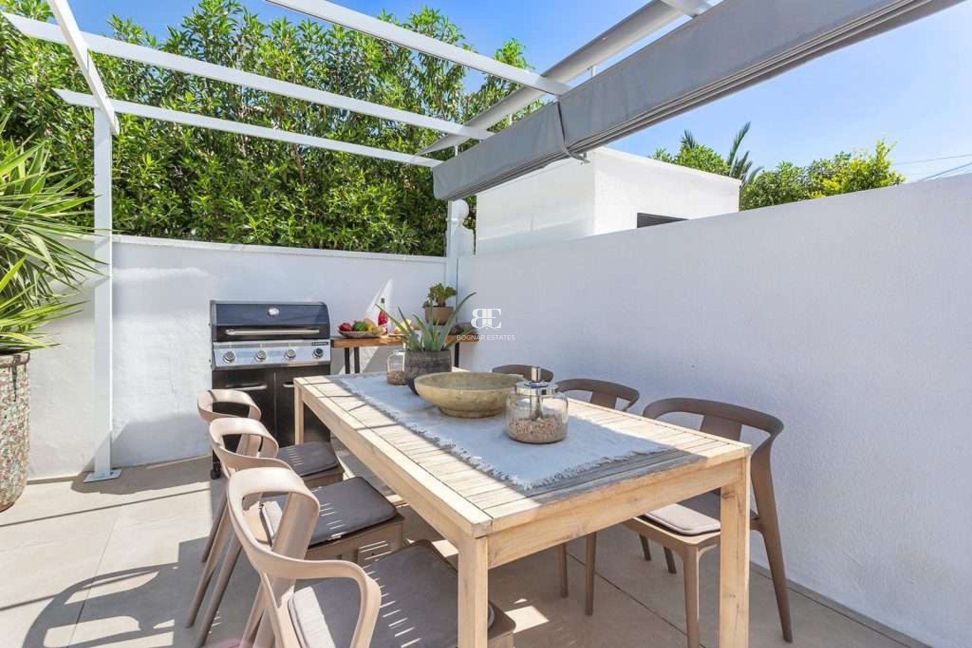 Resale - Villa / Semi-detached Villa -
Torrevieja - Torreta Florida