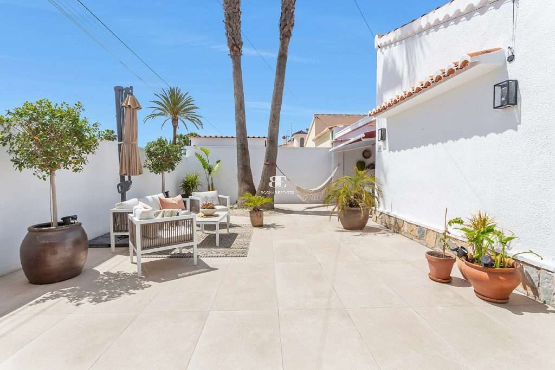 Resale - Villa / Semi-detached Villa -
Torrevieja - Torreta Florida