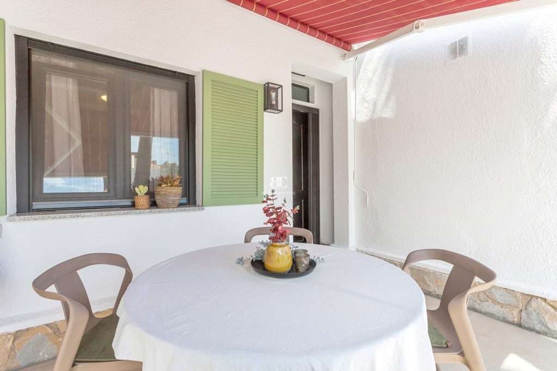 Resale - Villa / Semi-detached Villa -
Torrevieja - Torreta Florida