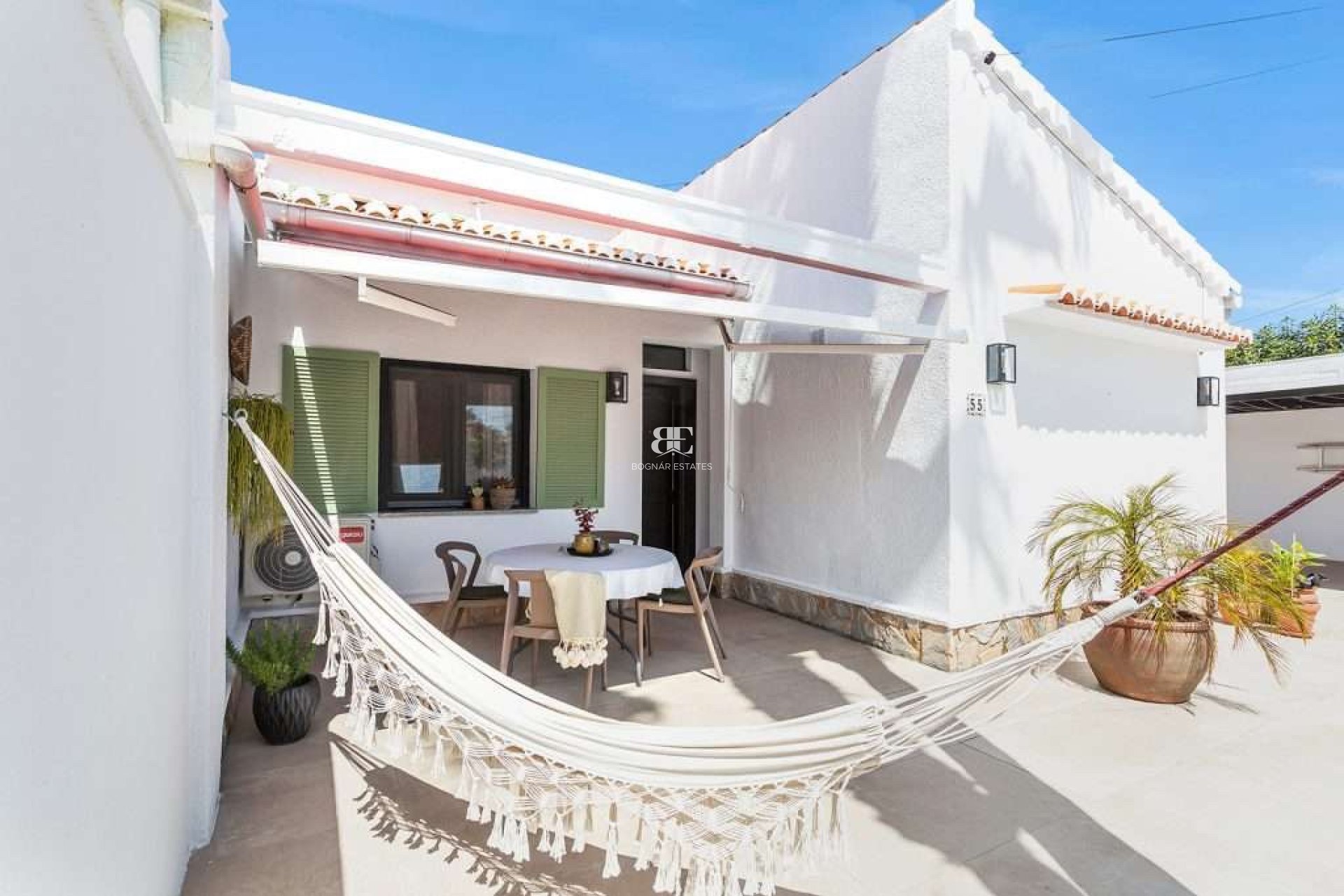 Resale - Villa / Semi-detached Villa -
Torrevieja - Torreta Florida