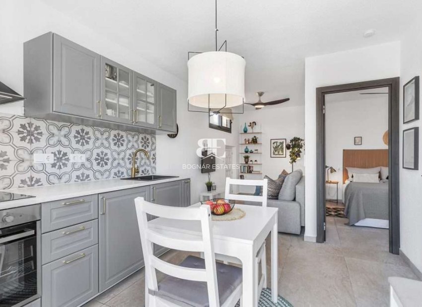 Resale - Villa / Semi-detached Villa -
Torrevieja - Torreta Florida