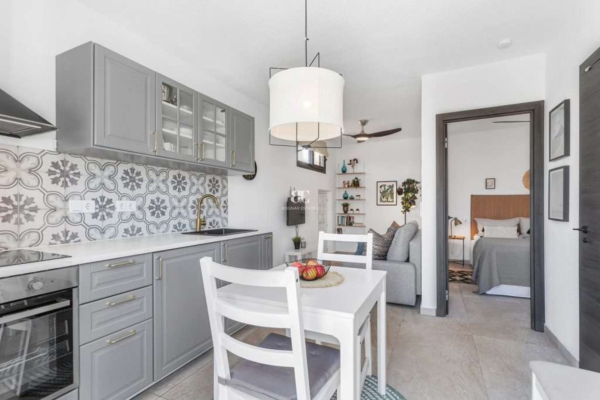 Resale - Villa / Semi-detached Villa -
Torrevieja - Torreta Florida