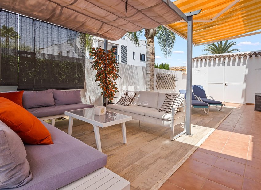 Resale - Villa -
Torre de la Horadada - Pueblo Latino