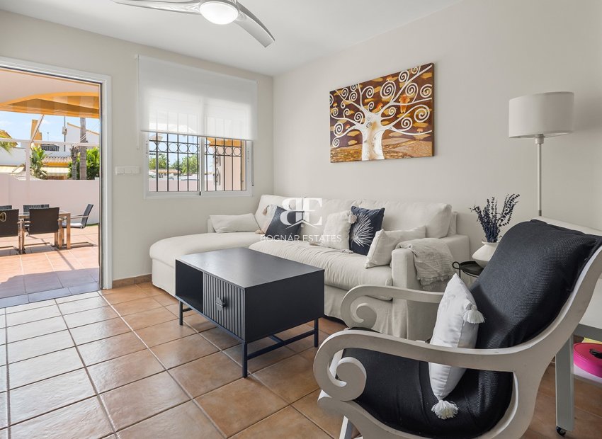 Resale - Villa -
Torre de la Horadada - Pueblo Latino