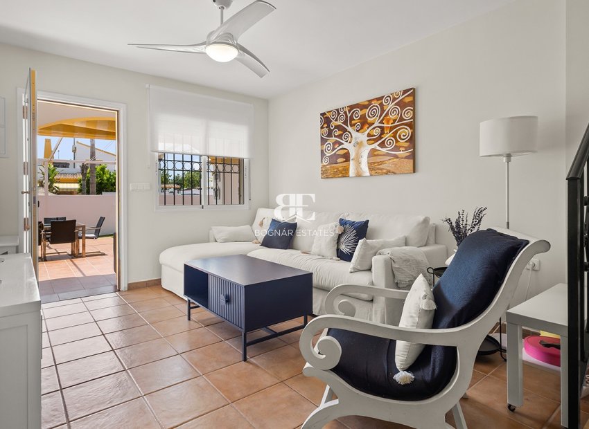 Resale - Villa -
Torre de la Horadada - Pueblo Latino