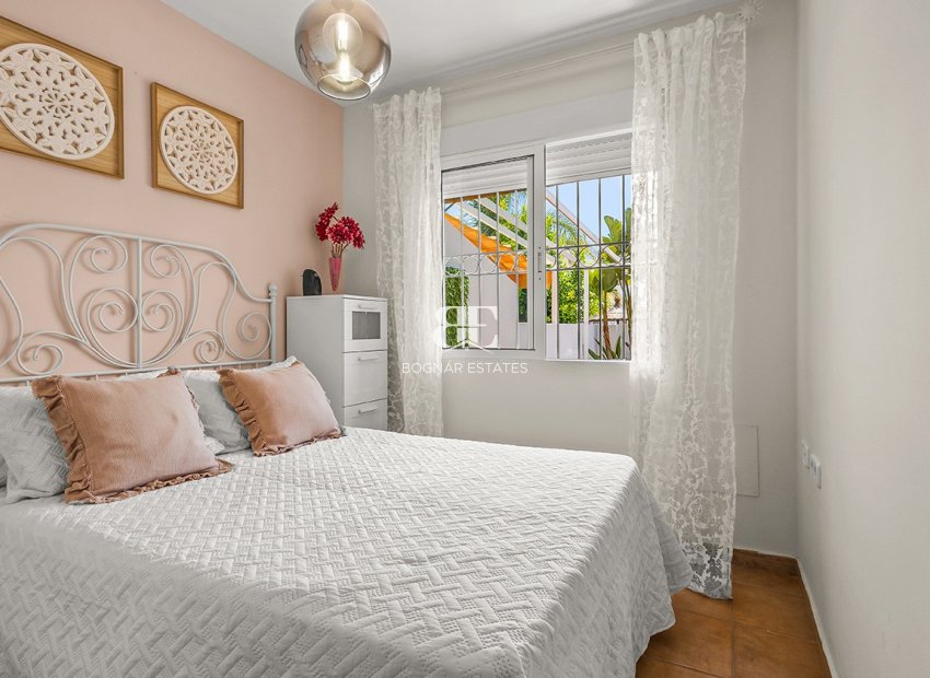 Resale - Villa -
Torre de la Horadada - Pueblo Latino