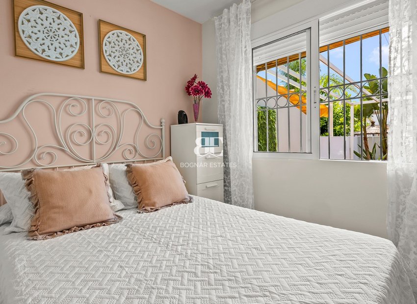 Resale - Villa -
Torre de la Horadada - Pueblo Latino