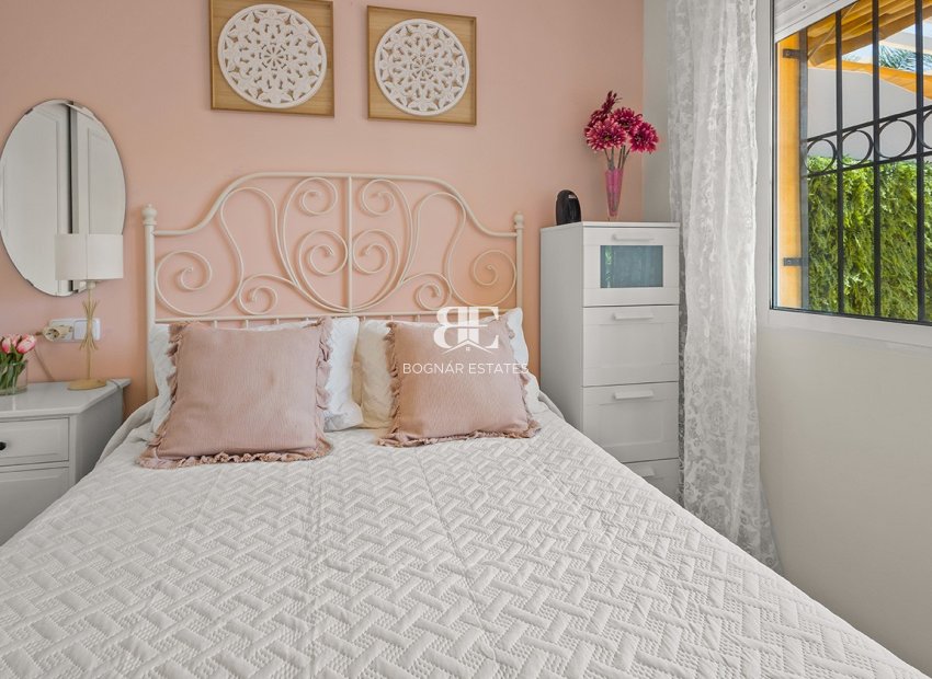 Resale - Villa -
Torre de la Horadada - Pueblo Latino