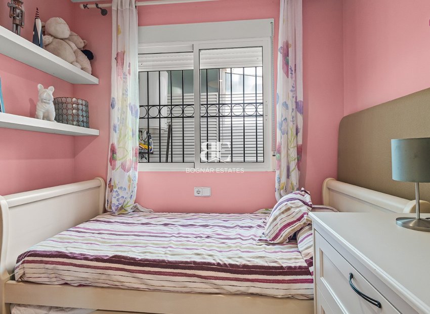 Resale - Villa -
Torre de la Horadada - Pueblo Latino