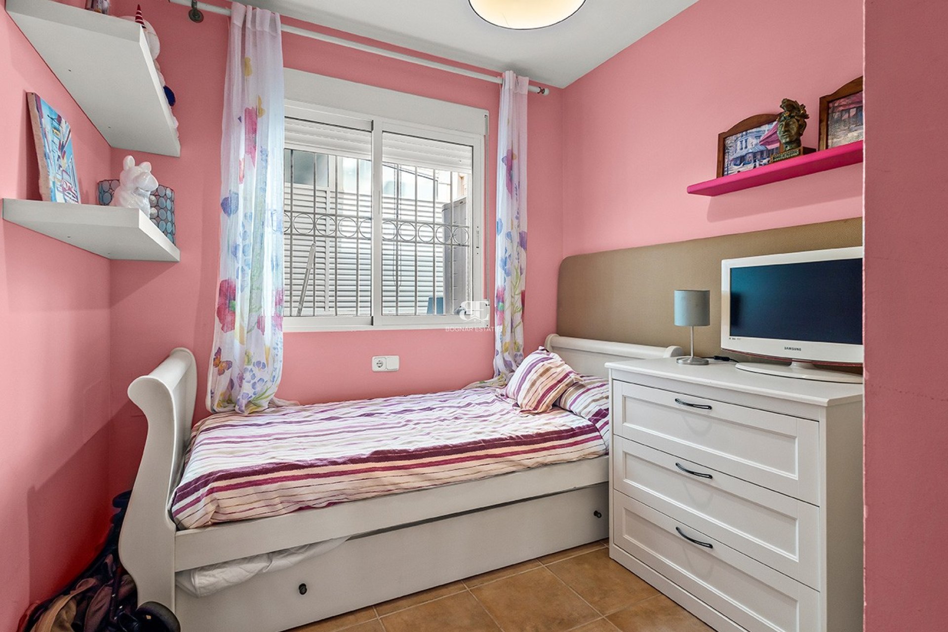 Resale - Villa -
Torre de la Horadada - Pueblo Latino