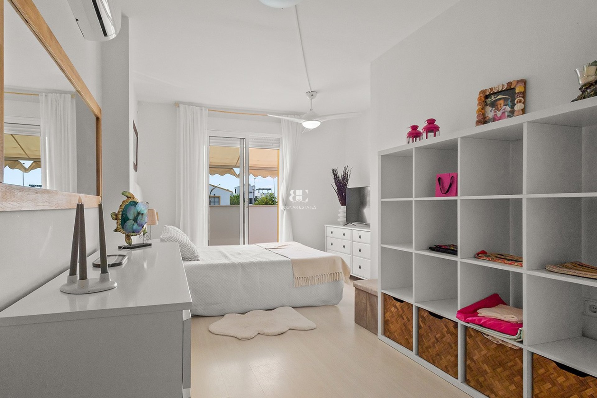 Resale - Villa -
Torre de la Horadada - Pueblo Latino