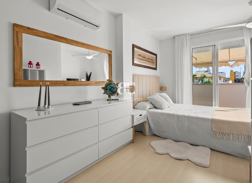 Resale - Villa -
Torre de la Horadada - Pueblo Latino