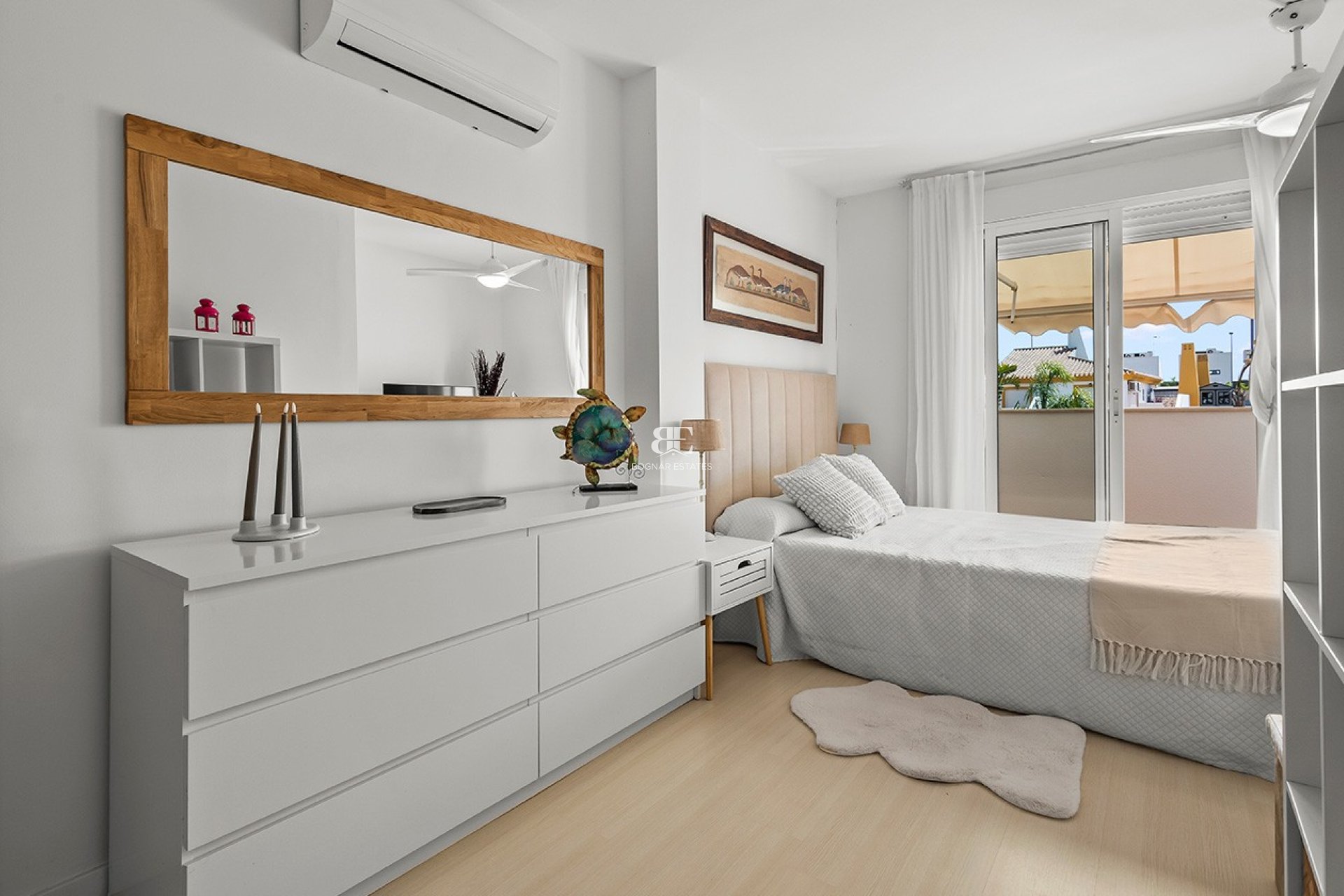 Resale - Villa -
Torre de la Horadada - Pueblo Latino