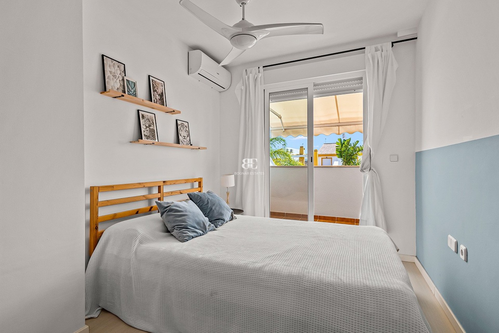 Resale - Villa -
Torre de la Horadada - Pueblo Latino