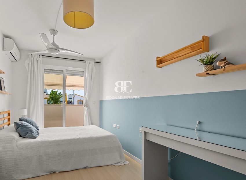 Resale - Villa -
Torre de la Horadada - Pueblo Latino