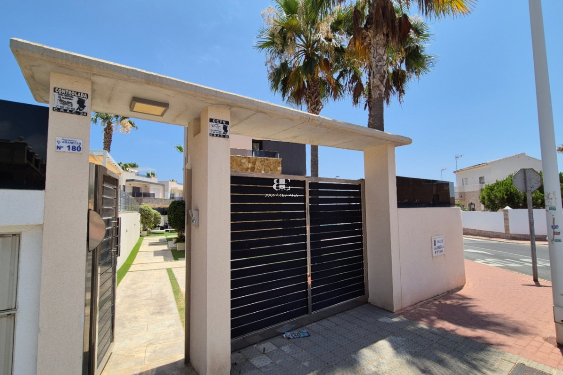 Resale - Villa -
Torrevieja - Costa Blanca Sur