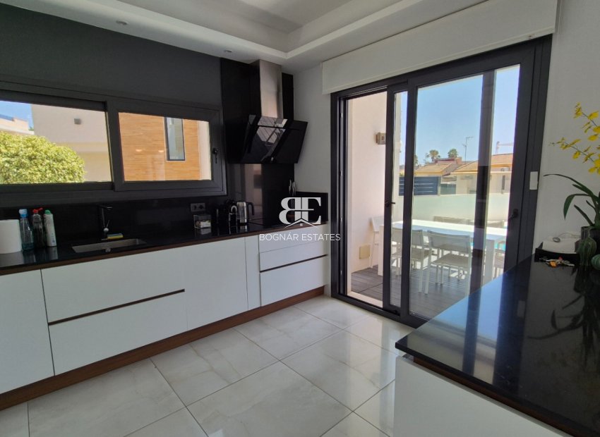 Resale - Villa -
Torrevieja - Costa Blanca Sur