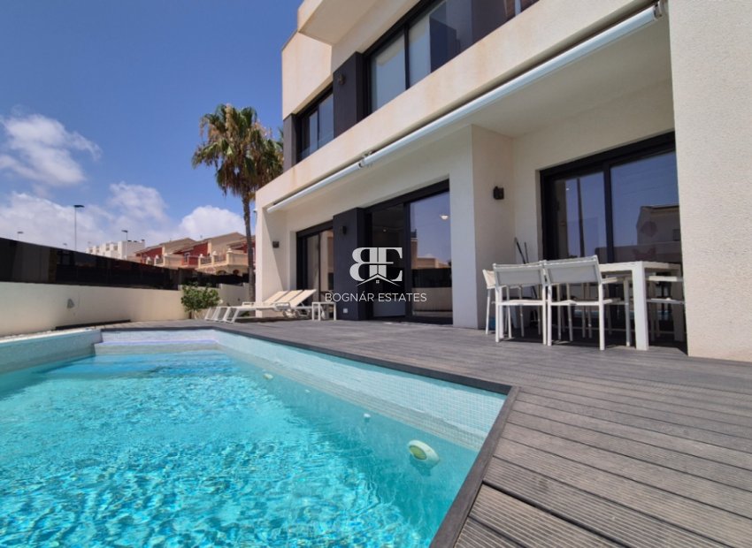 Resale - Villa -
Torrevieja - Costa Blanca