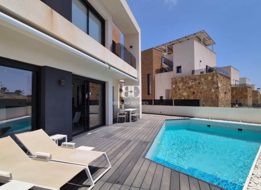 Resale - Villa -
Torrevieja - Costa Blanca