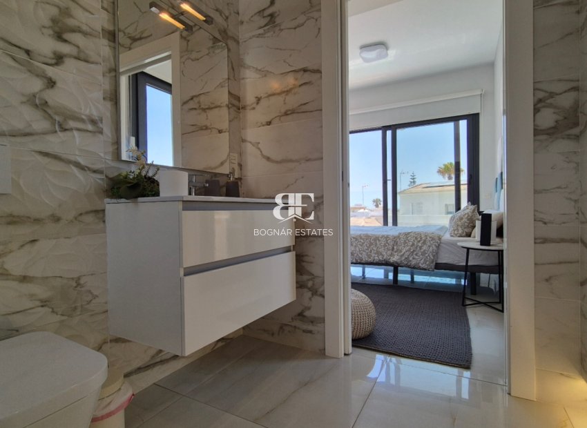 Resale - Villa -
Torrevieja - Costa Blanca