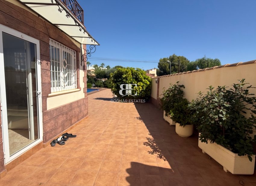 Resale - Villa -
Torrevieja - Costa Blanca