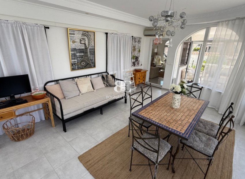 Resale - Villa -
Torrevieja - Costa Blanca