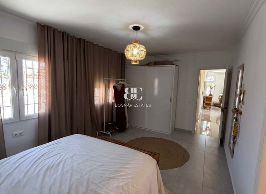 Resale - Villa -
Torrevieja - Costa Blanca