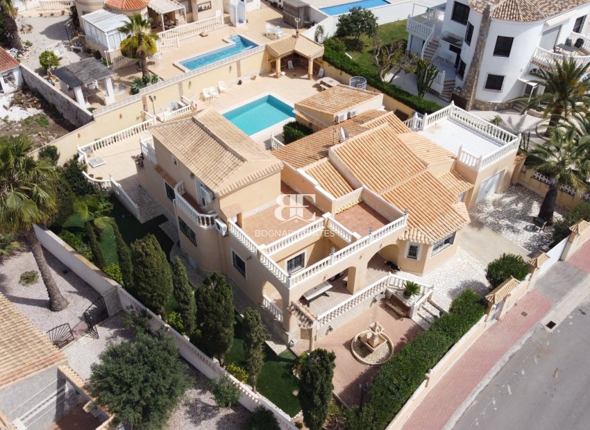 Resale - Villa -
Torrevieja - El Chaparral