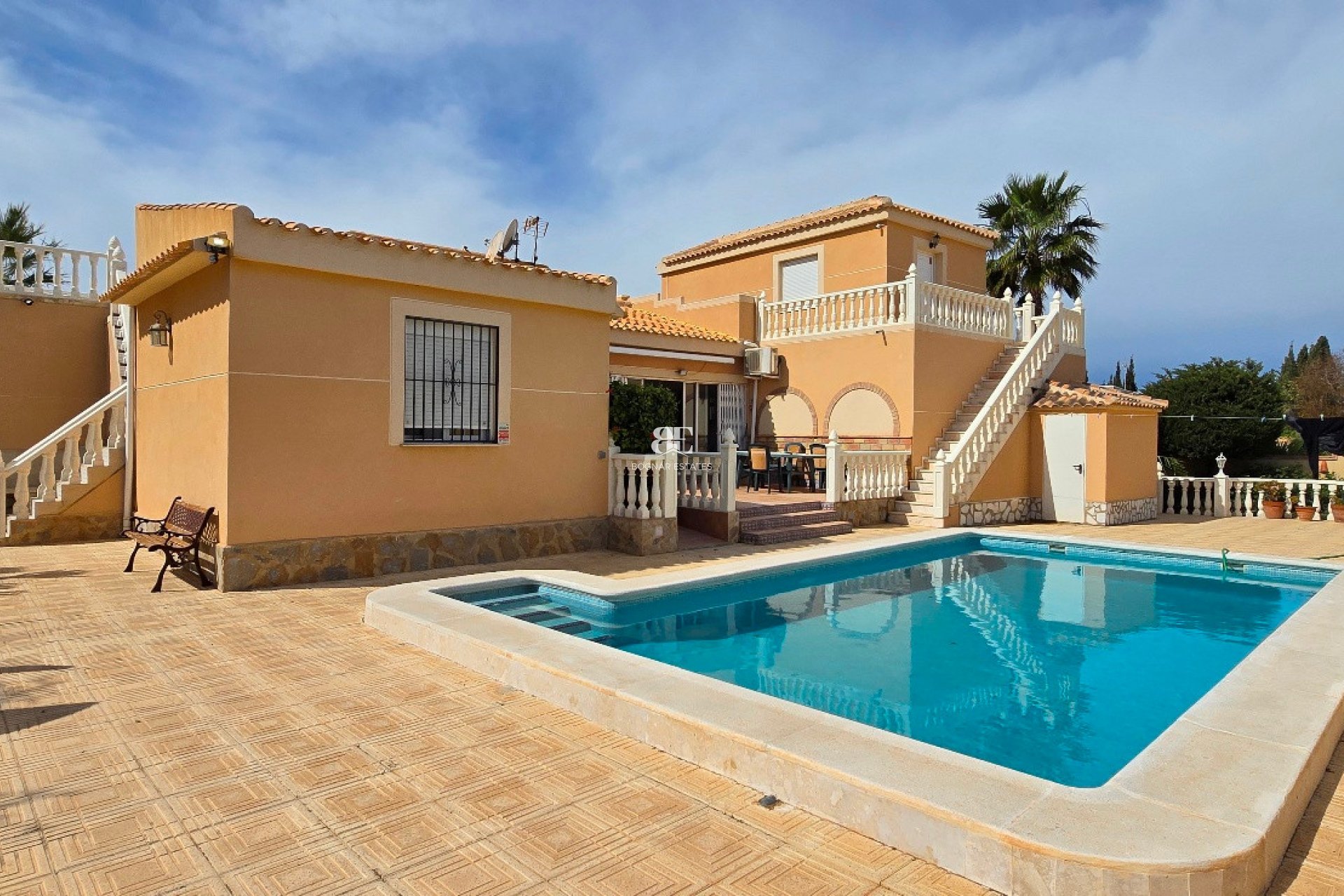 Resale - Villa -
Torrevieja - El Chaparral