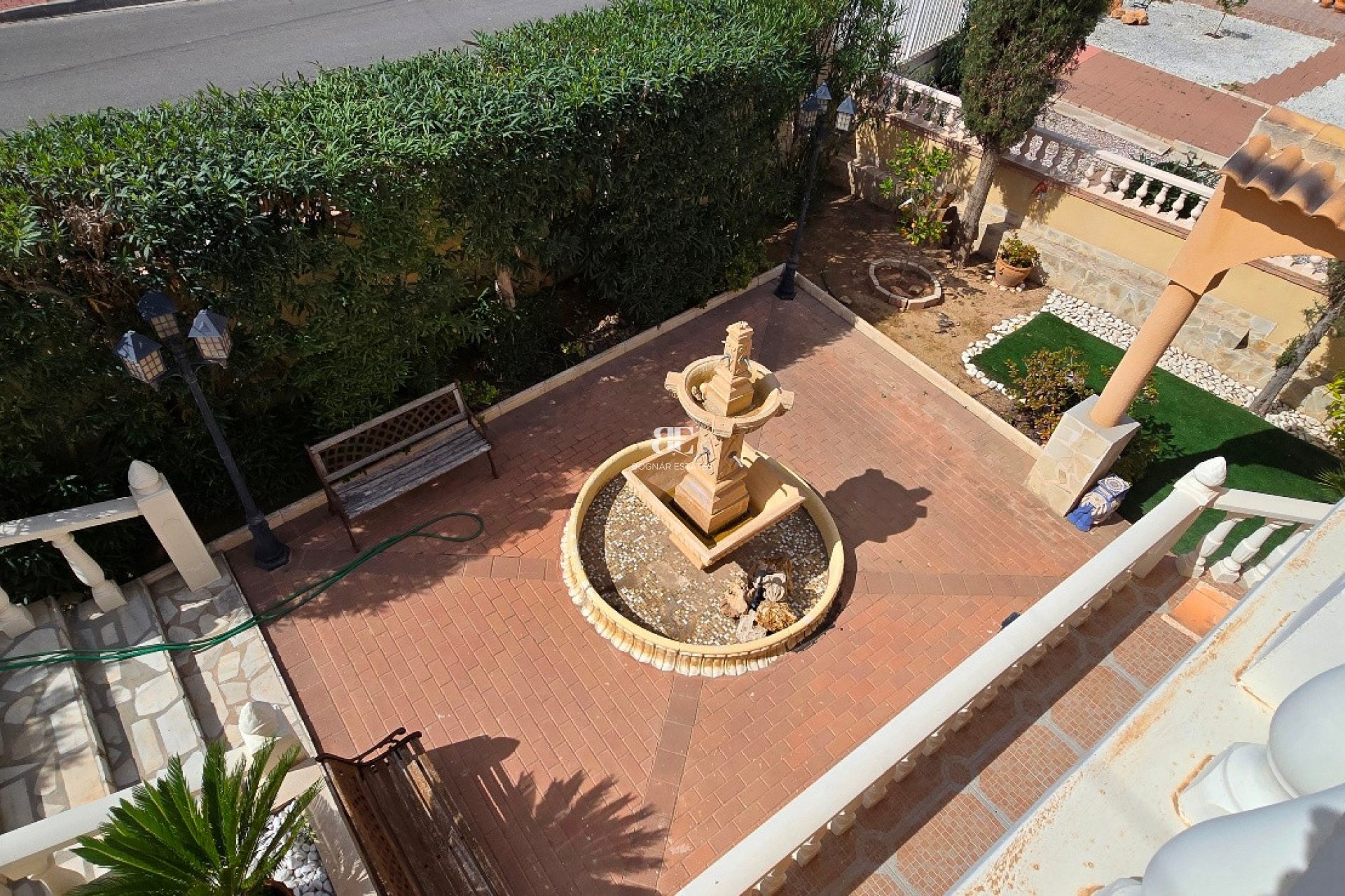 Resale - Villa -
Torrevieja - El Chaparral