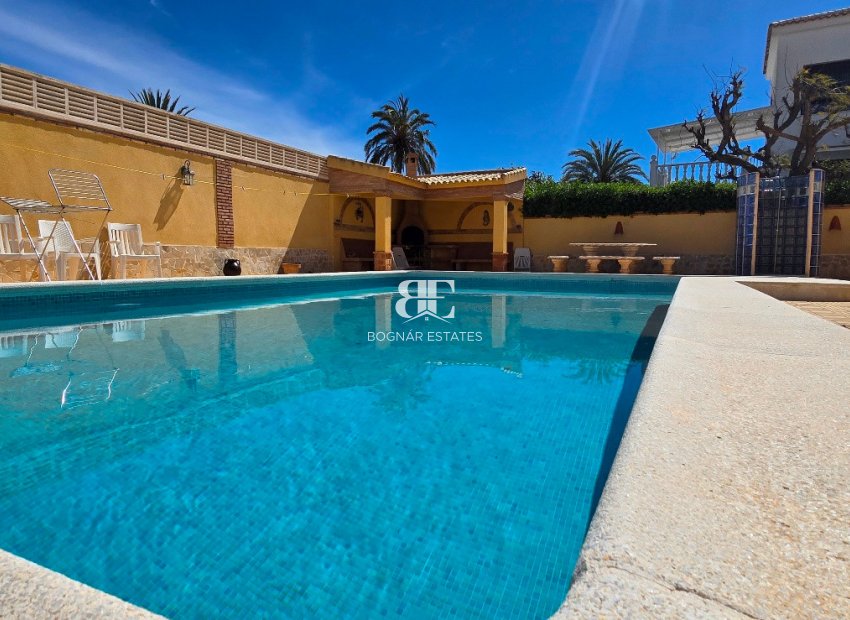 Resale - Villa -
Torrevieja - El Chaparral