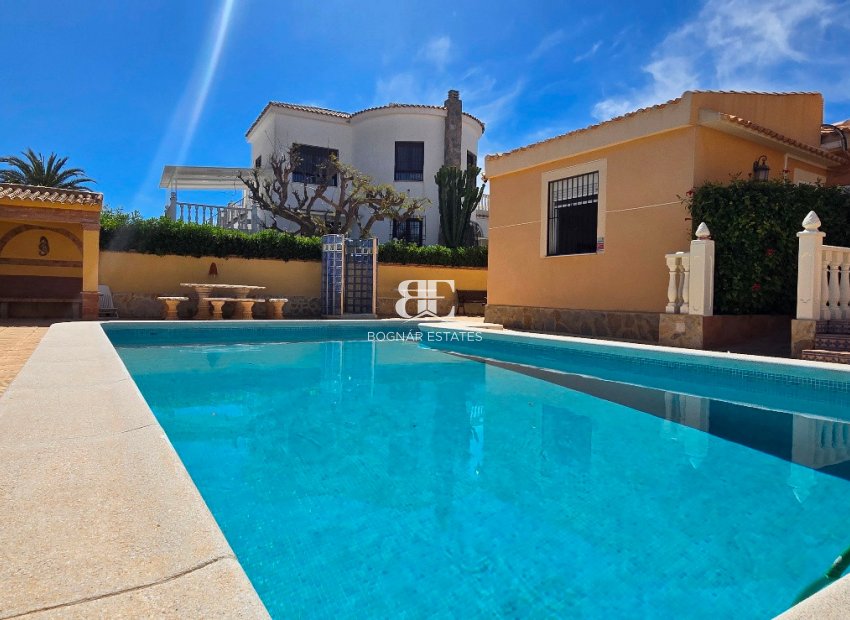 Resale - Villa -
Torrevieja - El Chaparral