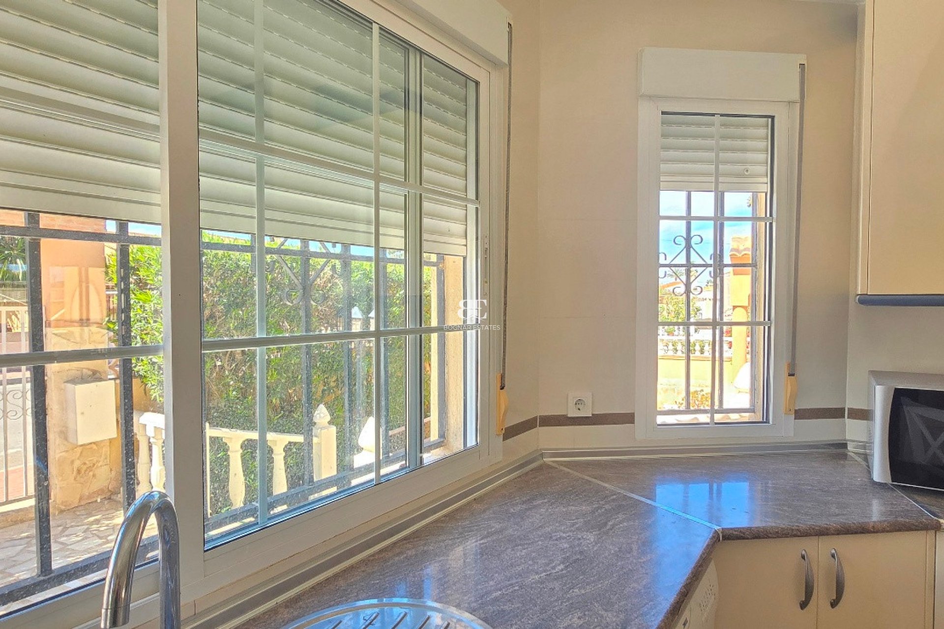 Resale - Villa -
Torrevieja - El Chaparral