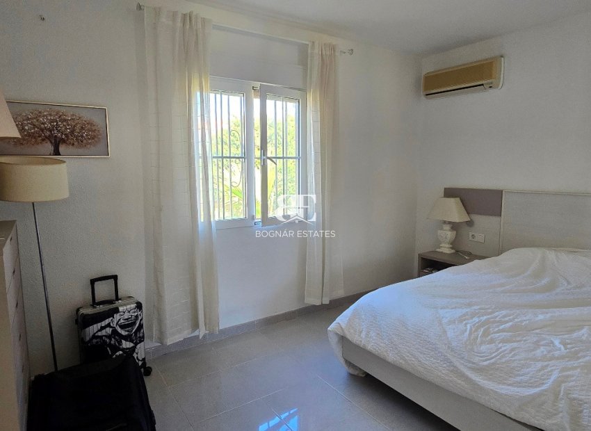 Resale - Villa -
Torrevieja - El Chaparral