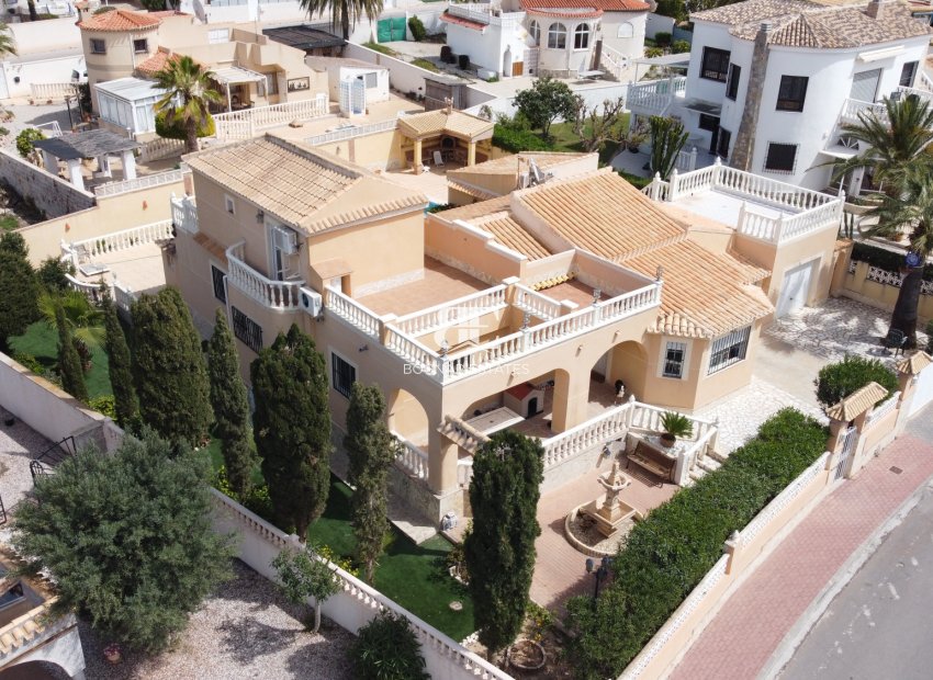 Resale - Villa -
Torrevieja - El Chaparral