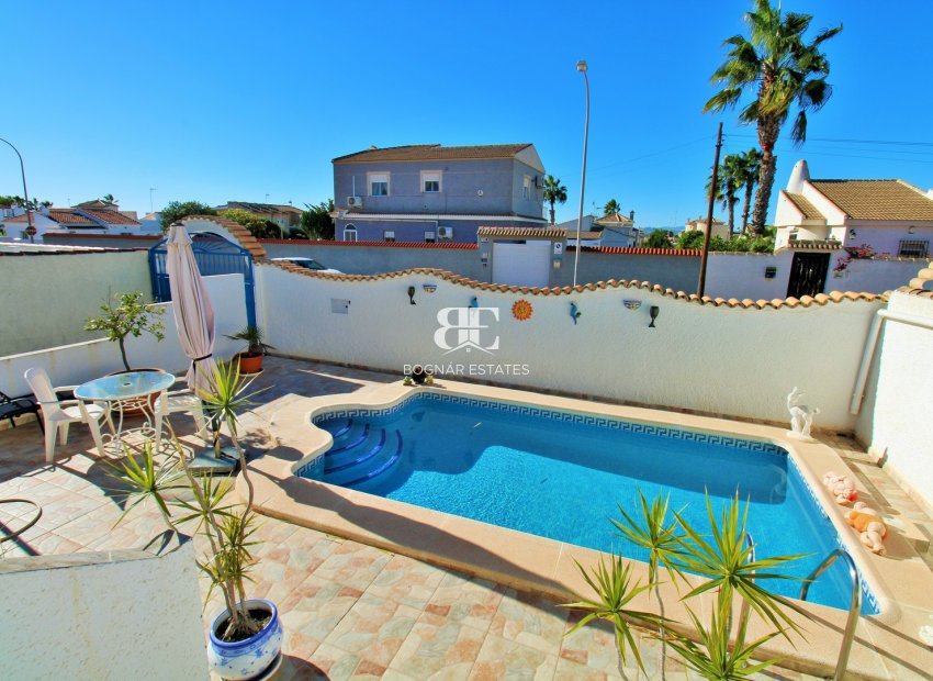 Resale - Villa -
Torrevieja - El Chaparral