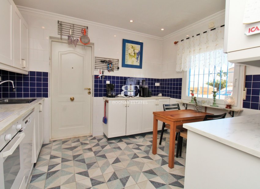 Resale - Villa -
Torrevieja - El Chaparral