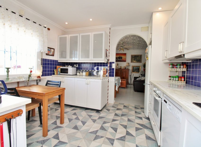 Resale - Villa -
Torrevieja - El Chaparral