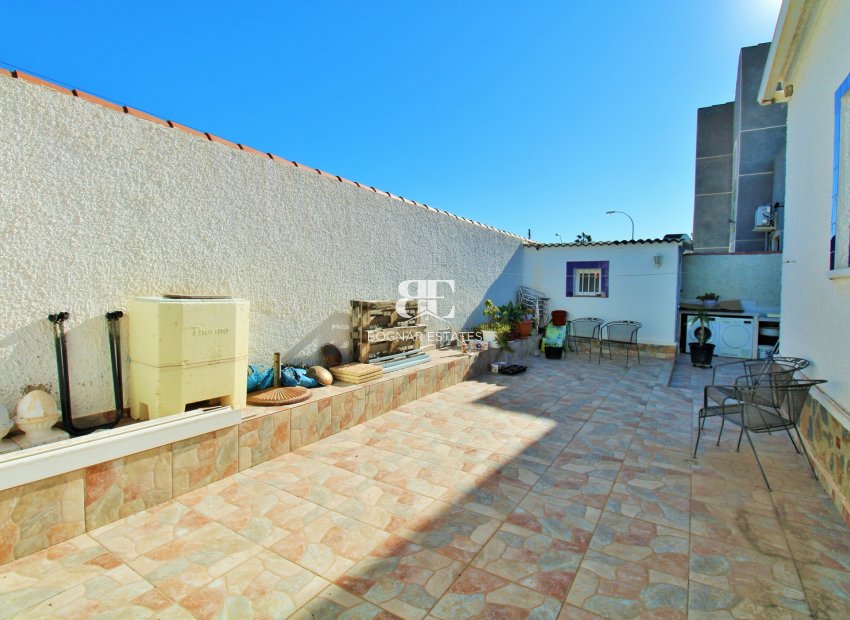 Resale - Villa -
Torrevieja - El Chaparral