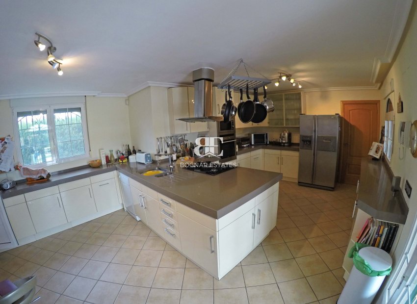 Resale - Villa -
Torrevieja - El Chaparral