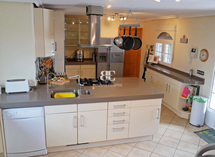 Resale - Villa -
Torrevieja - El Chaparral