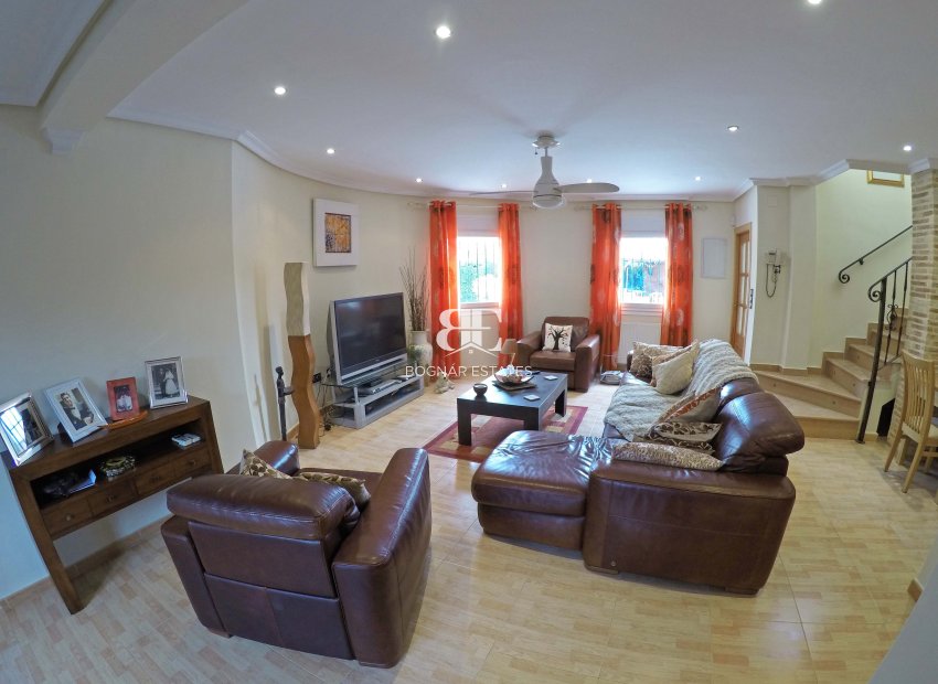 Resale - Villa -
Torrevieja - El Chaparral
