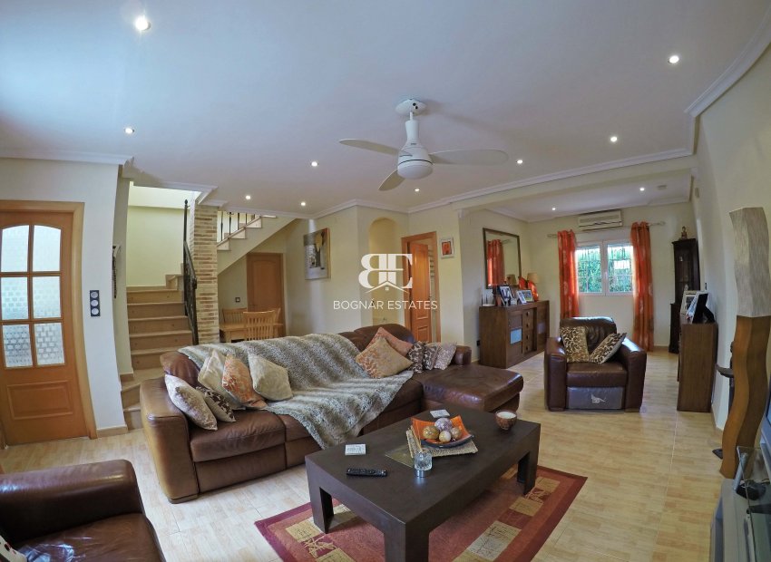 Resale - Villa -
Torrevieja - El Chaparral
