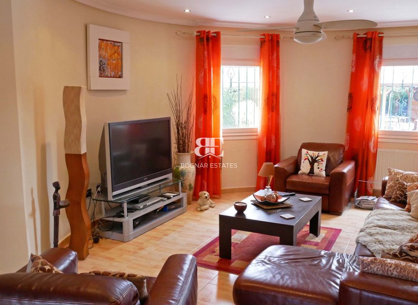 Resale - Villa -
Torrevieja - El Chaparral