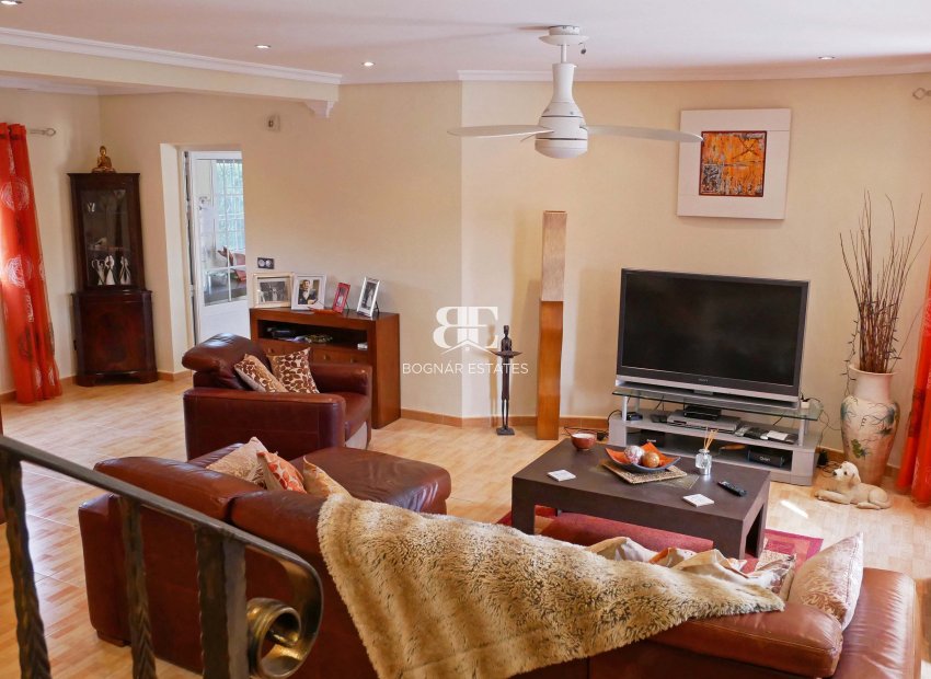 Resale - Villa -
Torrevieja - El Chaparral