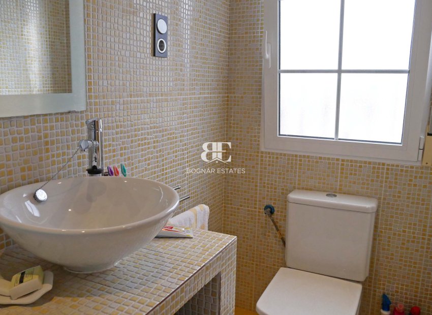 Resale - Villa -
Torrevieja - El Chaparral