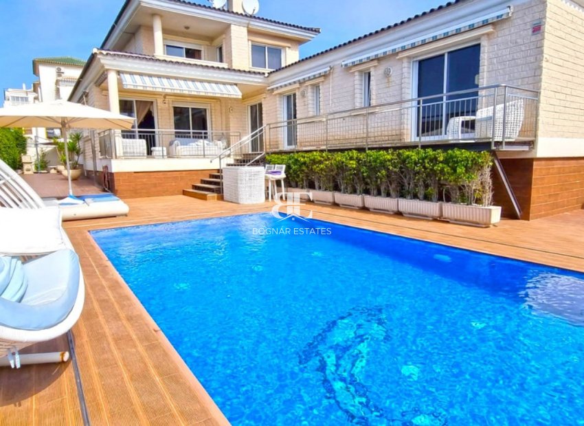 Resale - Villa -
Torrevieja - La Mata